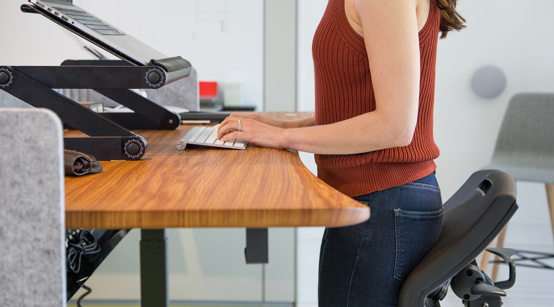 L Standing Desk Chair with Adjustable Height and Anti-Fatigue Mat